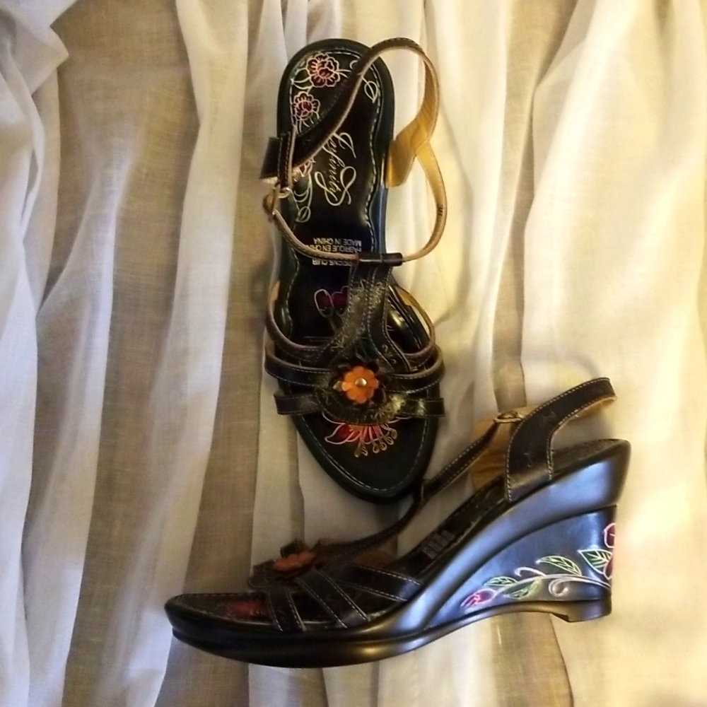 NWOT Unique Genuine leather Sandals